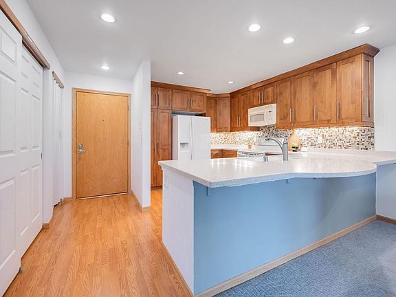 4th image of 1600 W Green Tree ROAD #319