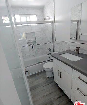 2nd image of 1922 Vista Del Mar St APT 8