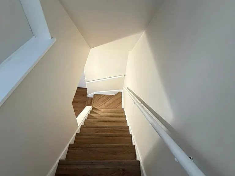 605 Thompson Ave — Photo 6