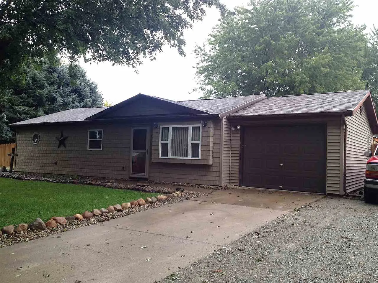 500 Fairview Ct photo 1