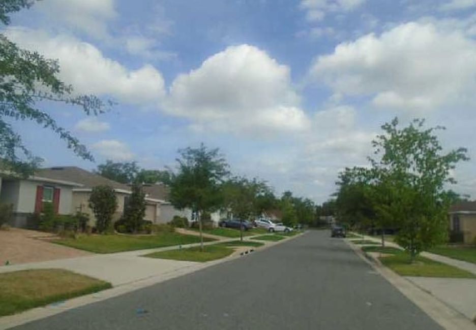 Exterior Neighborhood (street photo)