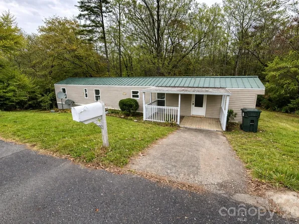 111 Cloverleaf Dr, Clover, SC 29710