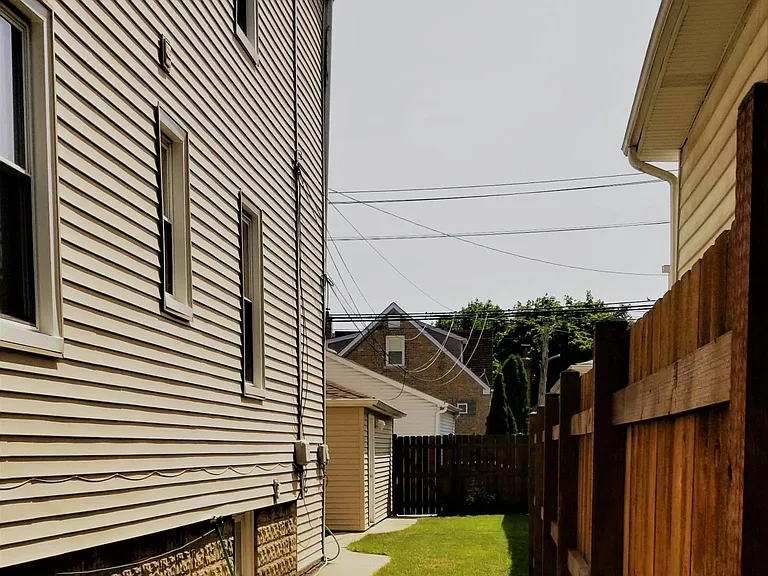 4061 N Melvina Ave #3 — Photo 11