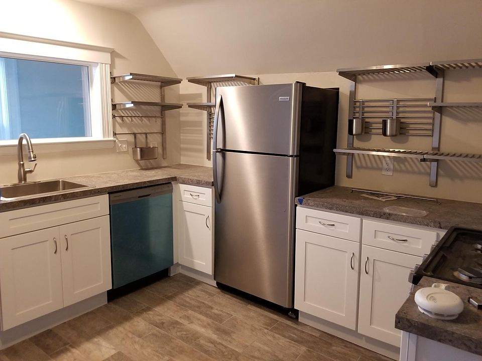 1st image of 369 Hilldale Ave Floor 3