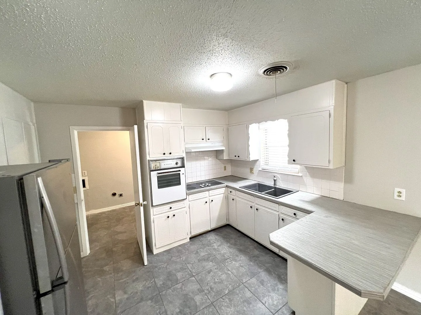 ** Beautiful Tracy Heights Home ** — Photo 4