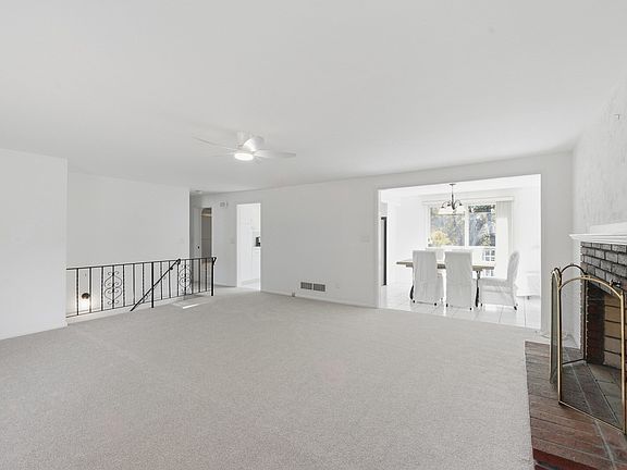 4th image of 4 Angelica Dr