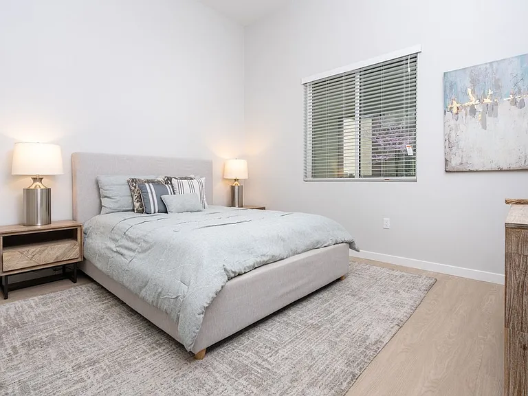 Downtown Ontario Luxury Apartments — Photo 24