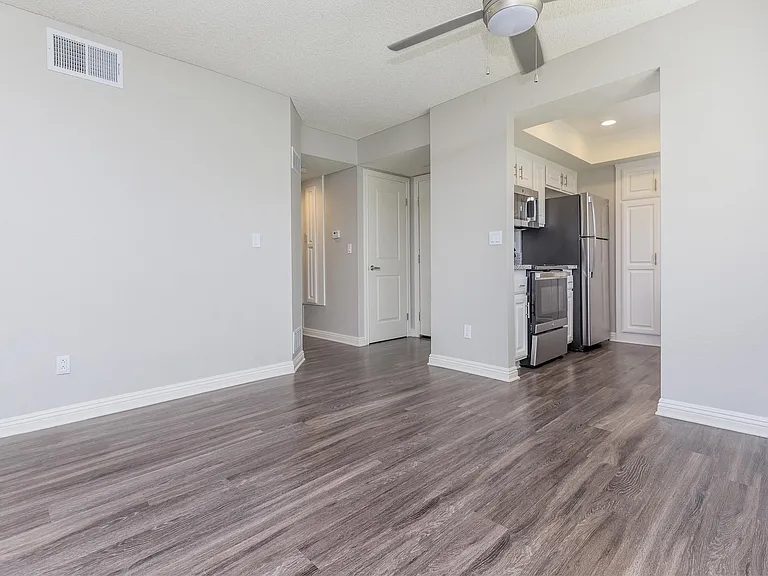 Villa La Paz Apartment Homes — Photo 42