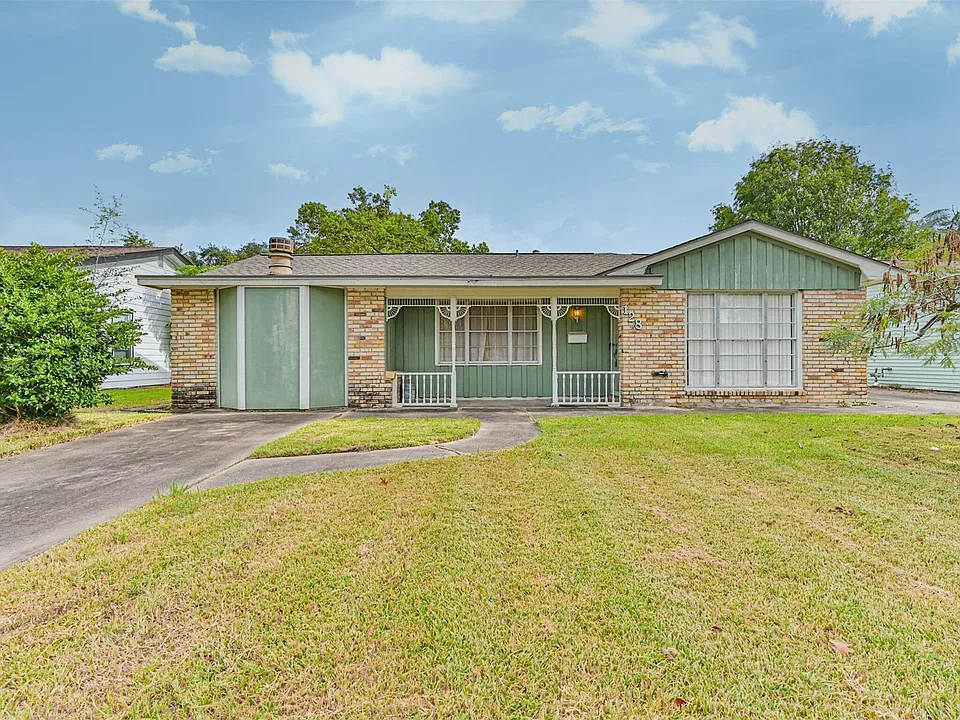 128 Forest Oaks Ln