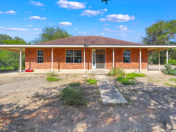 981 Woodland Hills Rd, Poteet, TX 78065