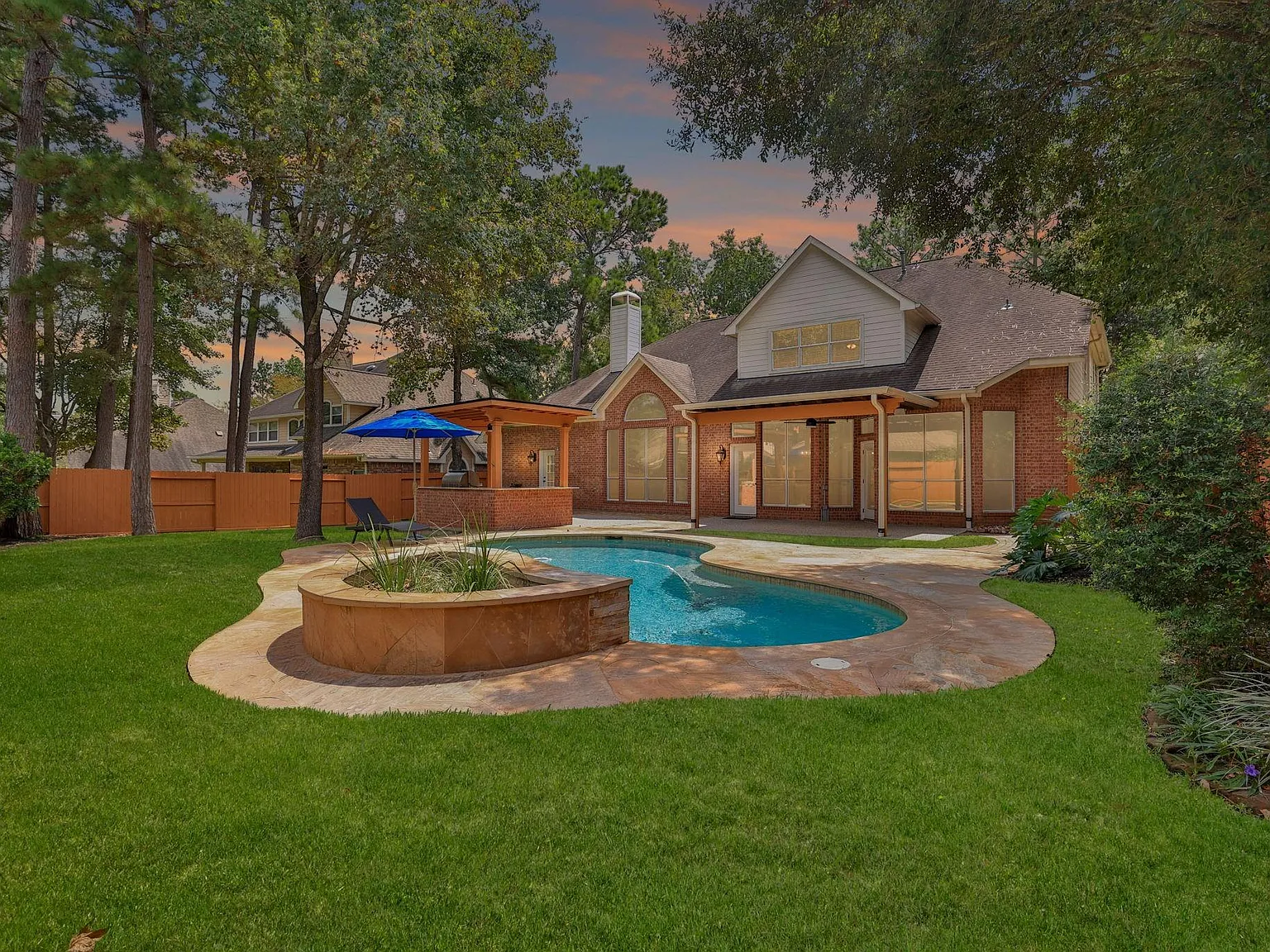 5 bed, 4.5 bath, 3823 sqft, $6,000 — Photo 2