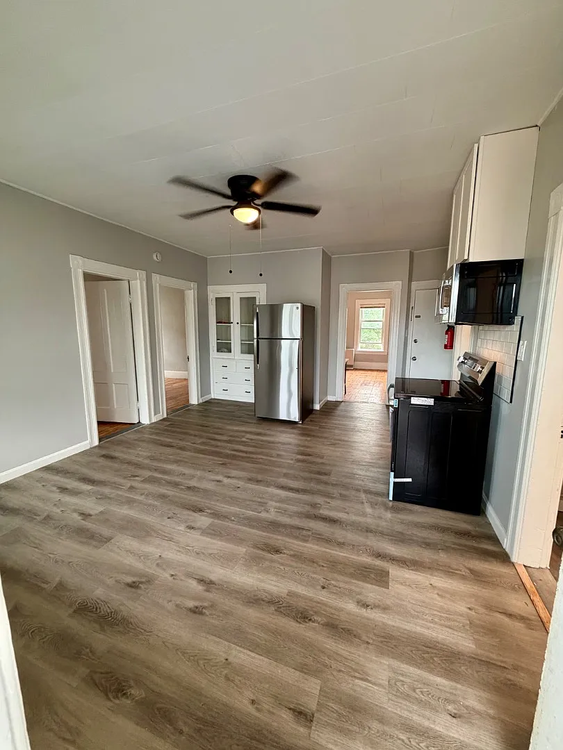 553 Dubuque St - Unit 3 — Photo 3