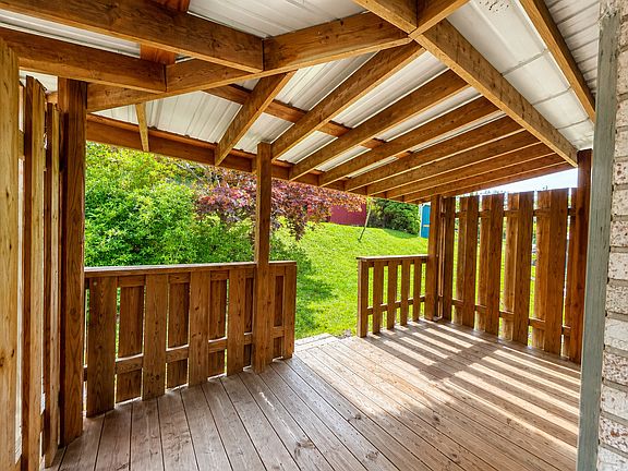 3rd image of 224 Roundhill Dr