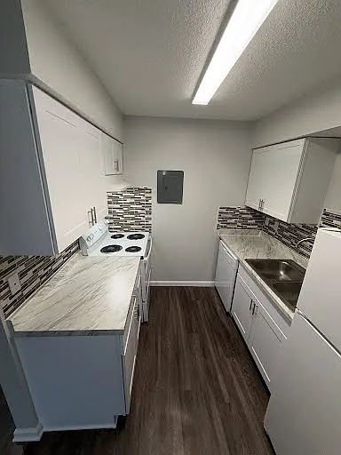 Building Photo - 3233 Bonnie Dr #124