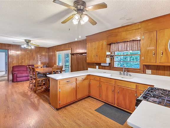 3rd image of 410 Auburn Ave