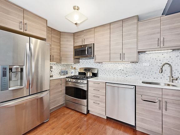 2nd image of 3950 N Lake Shore Dr APT 2104