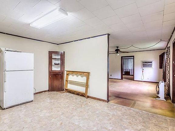3rd image of 3 Poinsettia Dr