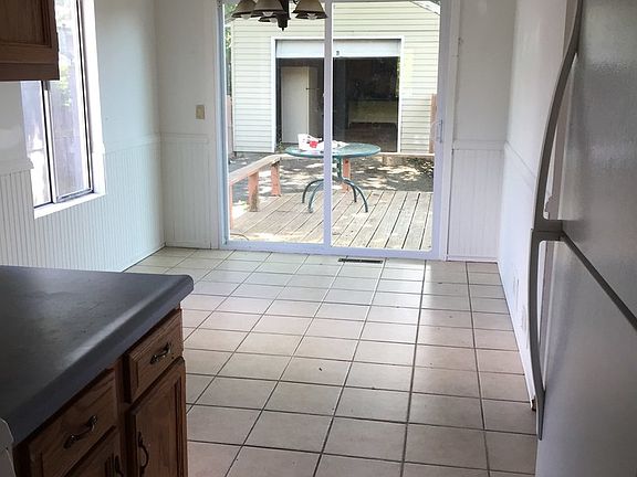 4th image of 1429 N Poplar Ave