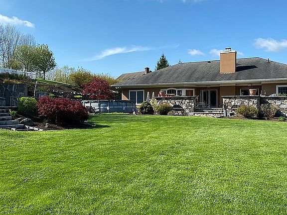 5th image of 10 Fountayne Ct