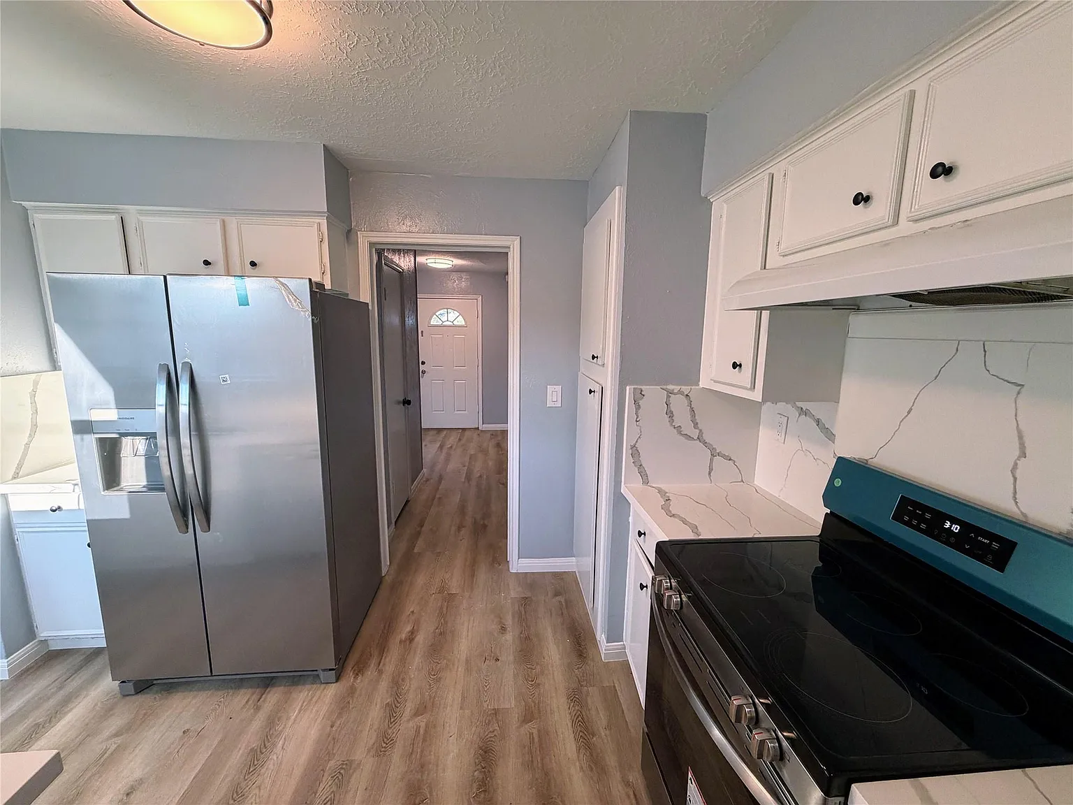 3 bed, 2.0 bath, 1558 sqft, $2,000 — Photo 3