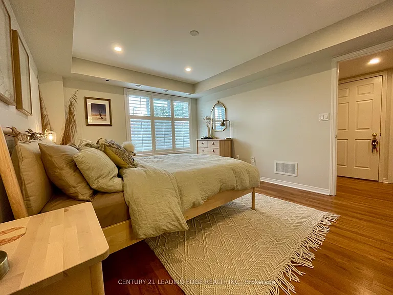 2083 Bur Oak Ave — Photo 14
