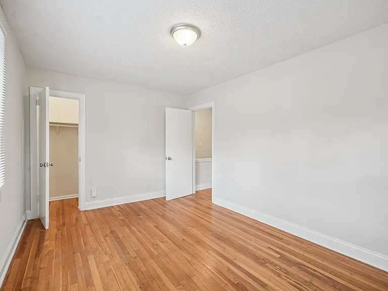 Poplar West — Photo 20