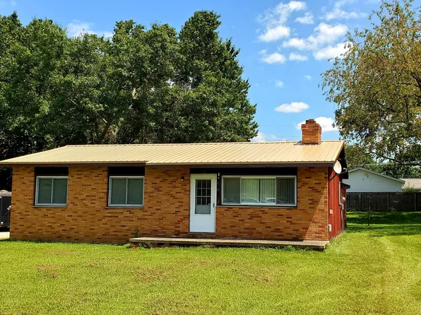 470 N Dexter St, Pinckney, MI 48169