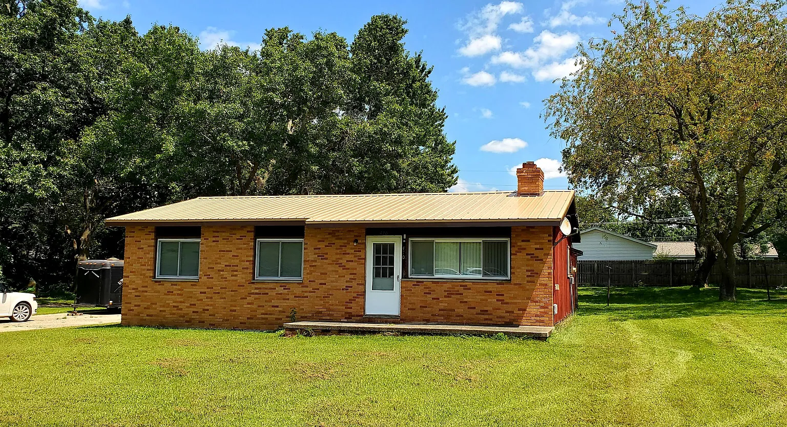 470 N Dexter St photo 1