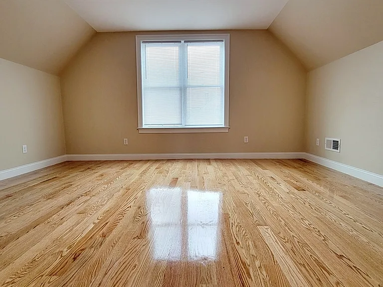 64 Waverly St #3 — Photo 10