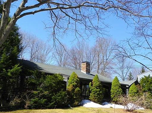 3rd image of 8 Bradbury Ln