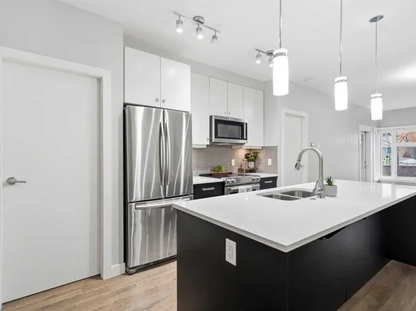 1720 W 10th St SW #107, Calgary, AB T2T 3E8