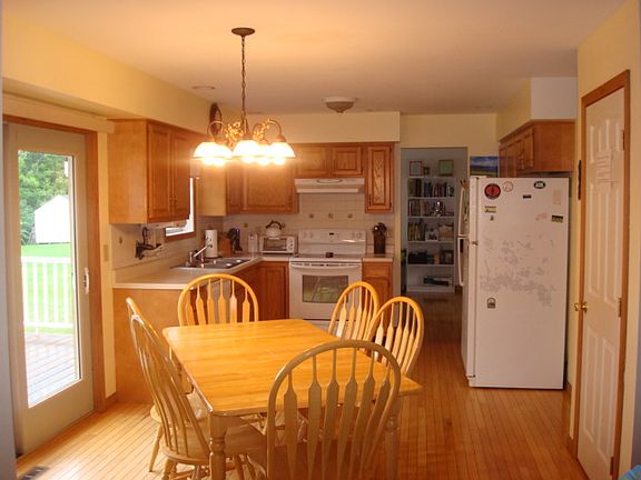 5th image of 21 Copperfield Dr