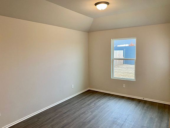5th image of 925 S Blackjack Ln