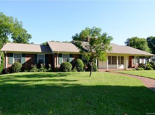 402B E Union St, Morganton, NC 28655
