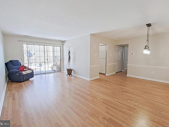 4th image of 201 Windmille Pointe Ct Unit 2C
