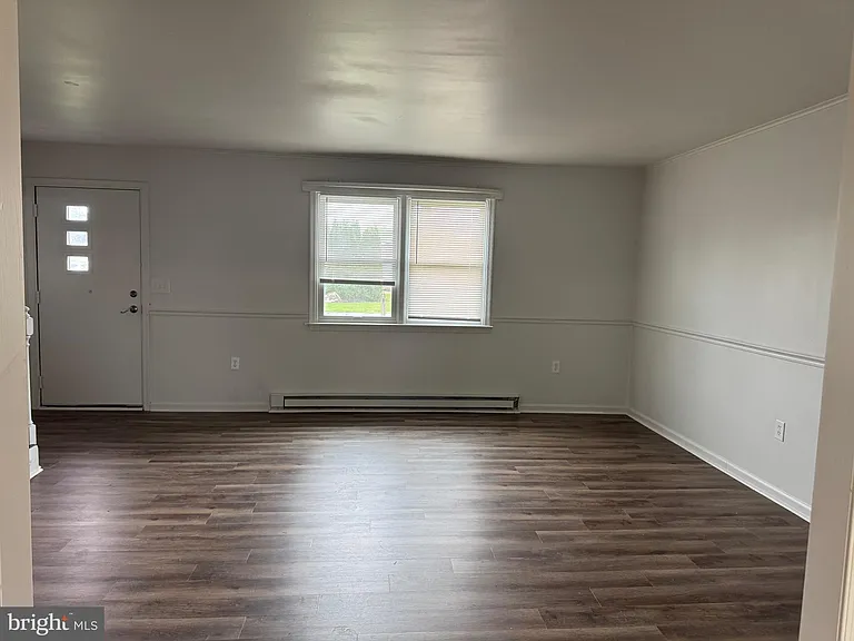 471 S Market Ave — Photo 5