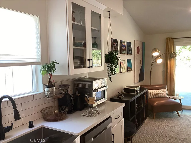 233 Almon Dr — Photo 9