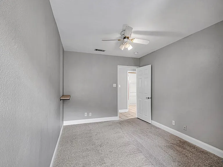 1710 N Weatherford St — Photo 32