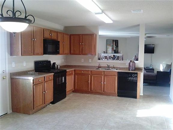5th image of 2741 Cameron Way