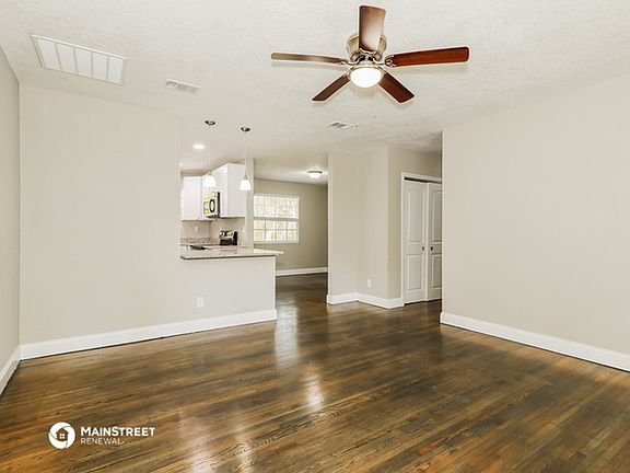 5th image of 2433 Dogwood Ln