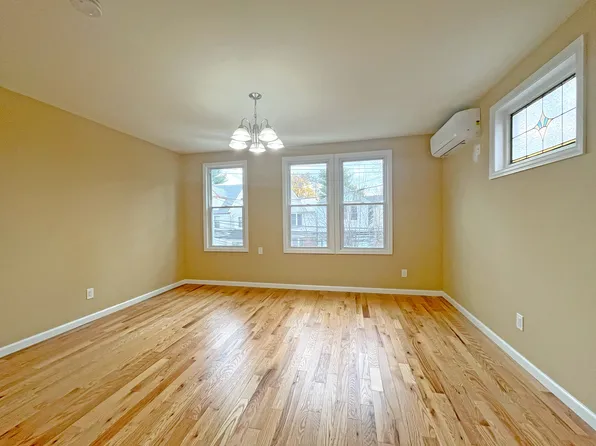 59-33 48th Avenue image 4 of 11