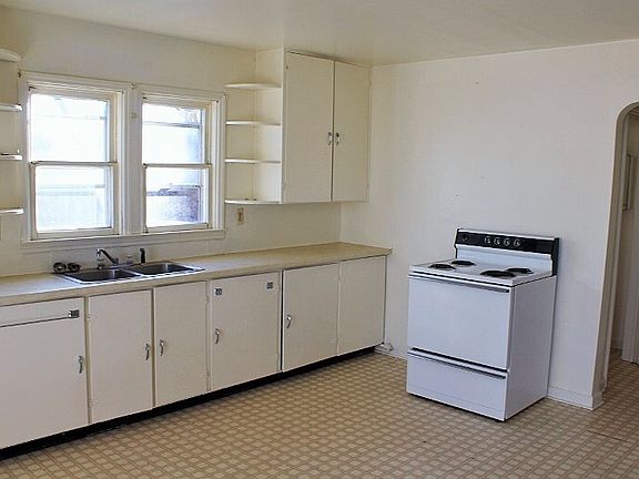 5th image of 411 E Maiden St #2