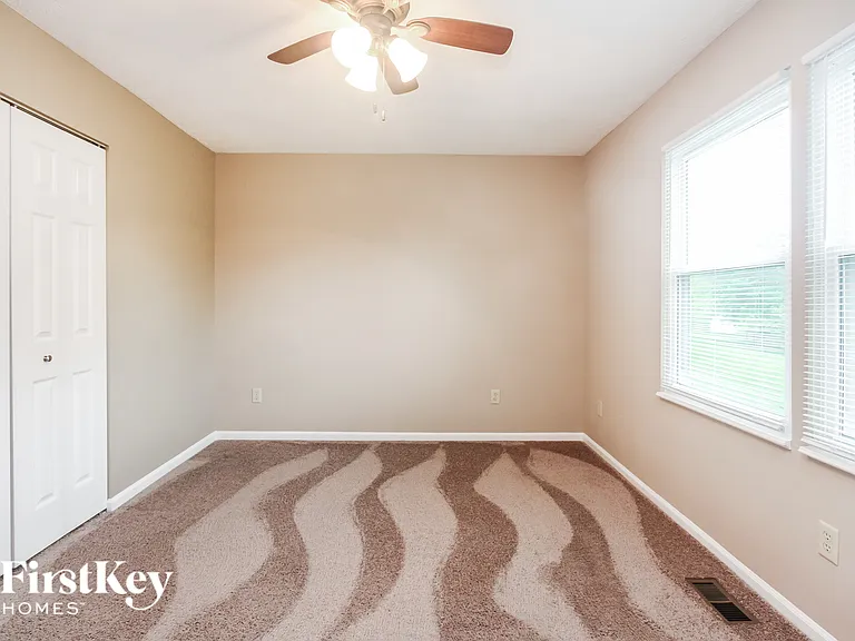 1433 Hunters Ln — Photo 8