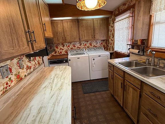 5th image of 1208 Montgomery Dr