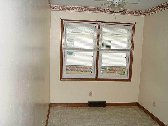 4th image of 630 Bentley Dr