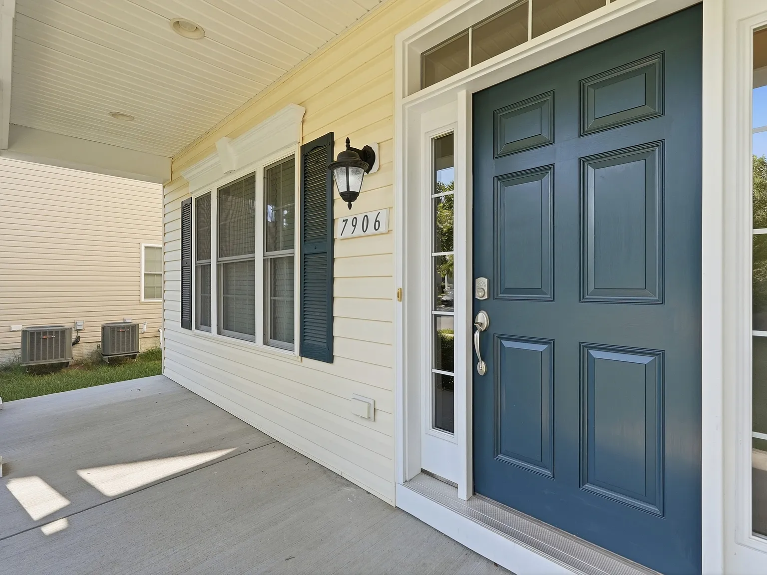 6 bed, 3080 sqft, $4,995 — Photo 2