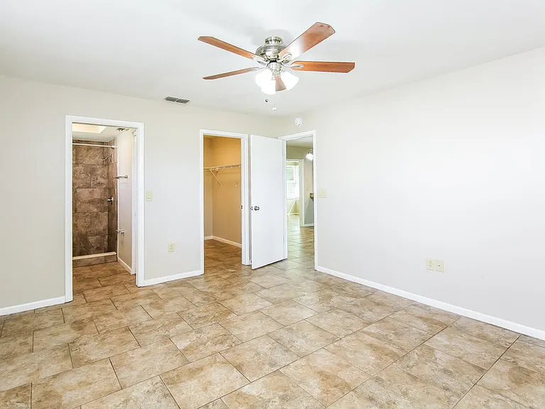 5286 Enfield Ave — Photo 14
