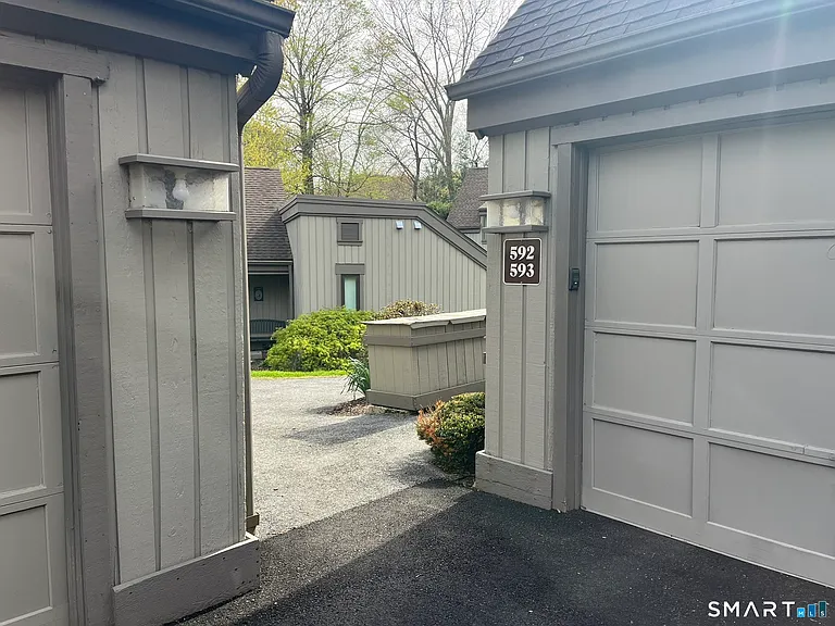 593 Heritage Vlg #D — Photo 1