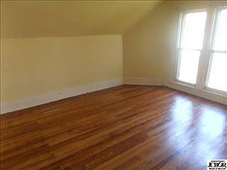 5th image of 39 W College St