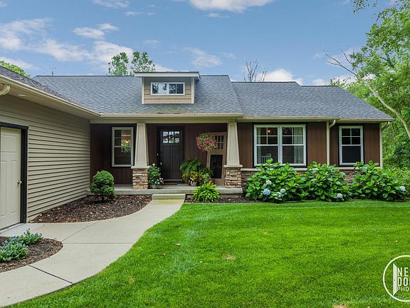 3rd image of 5300 Hidden Woods Ln